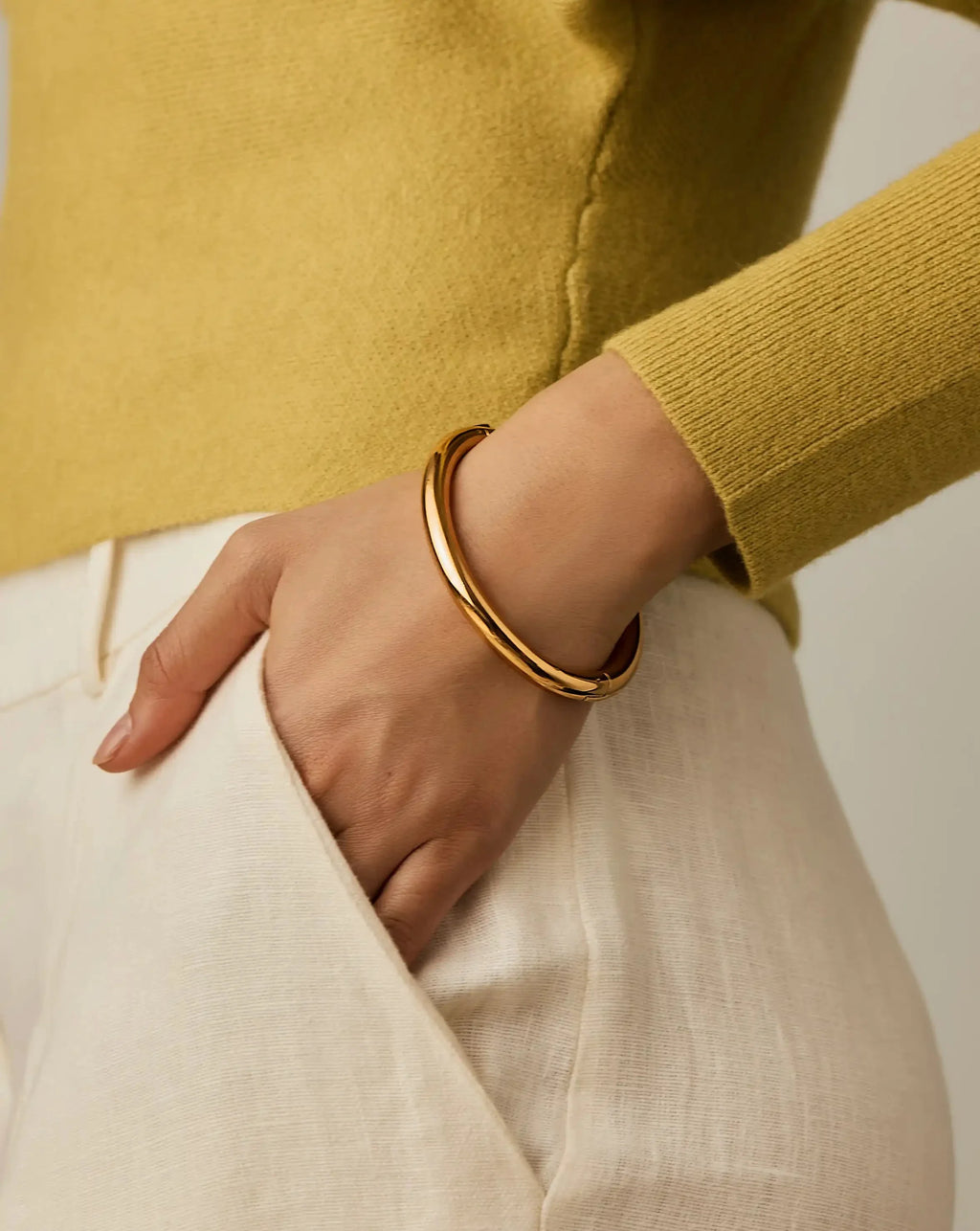 Chunky Round Hinged Bangle | 18ct Gold Plated
