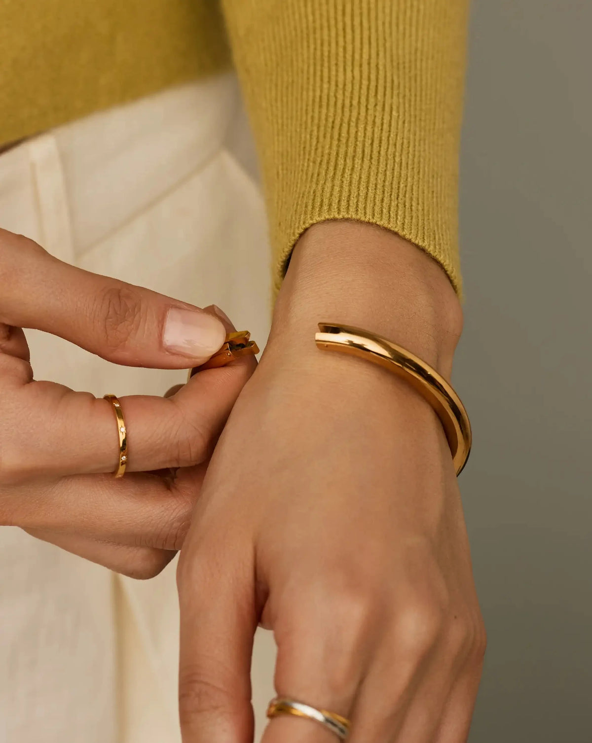 Chunky Round Hinged Bangle | 18ct Gold Plated