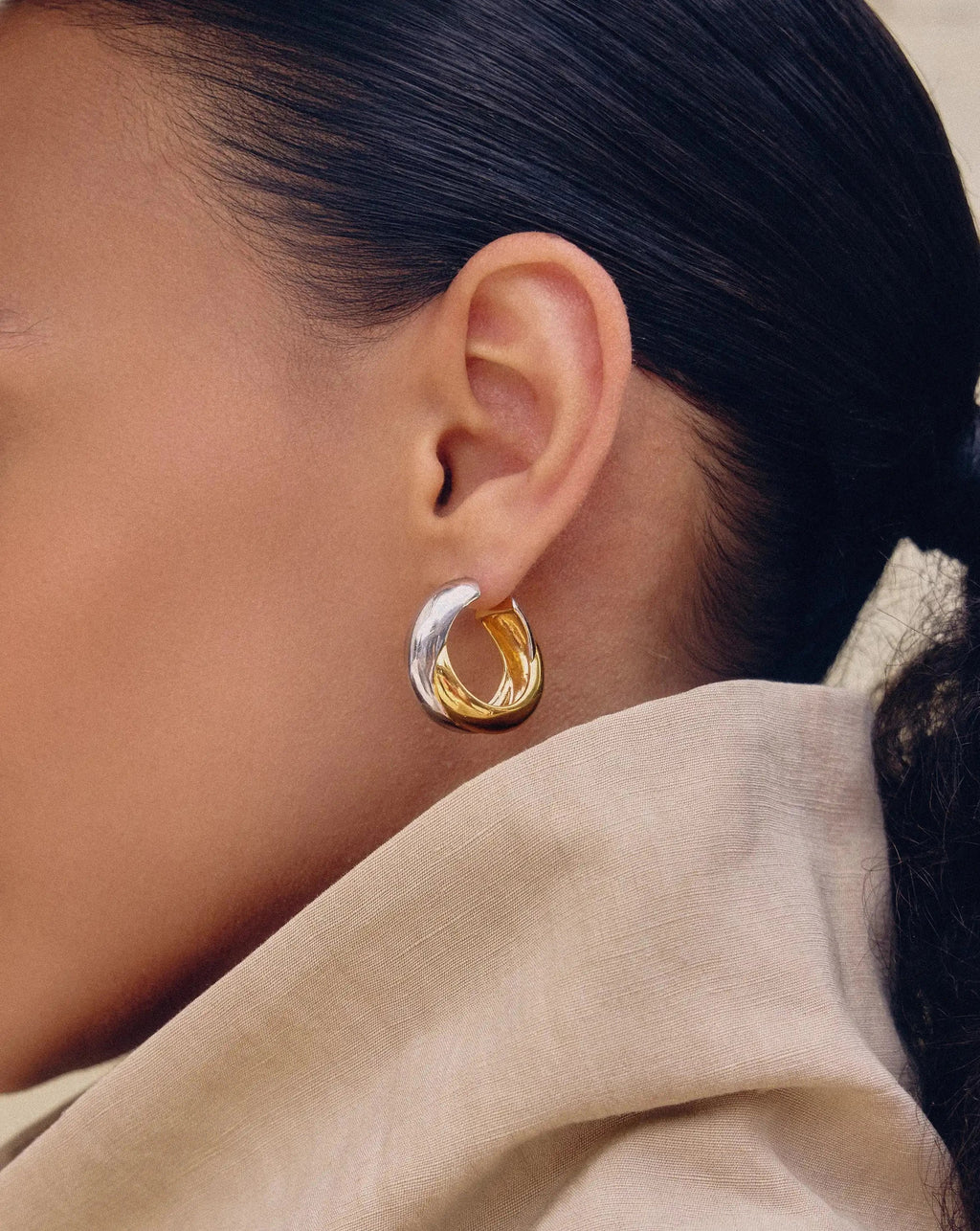 Lucy Williams Chunky Entwine Medium Hoop Earrings | Mixed Metal