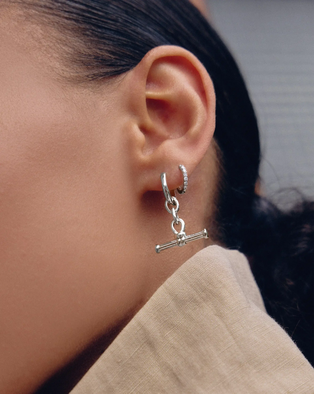 Ridge T-Bar Drop Huggies | Silver Plated